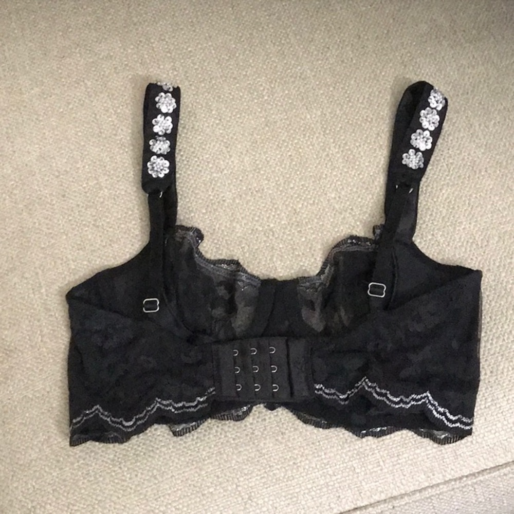 Victoria’s Secret Push-Up Bra 32C - Picture 2 of 8